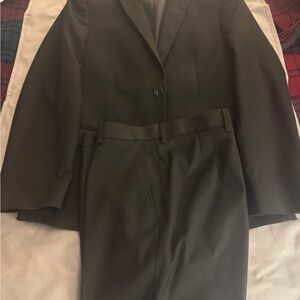 Classic Black Suit with Notched Lapels and Tailored Fit